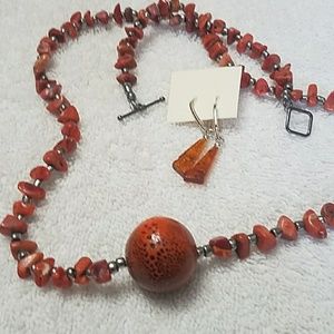 ❤ $2/30 Fun necklace and earrings